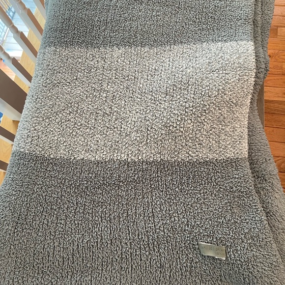 Seafoam green barefoot dreams blanket - Picture 1 of 3